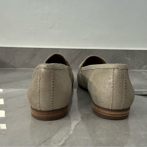 Women’s TOMS Lynette Loafer Dress Shoe Champagne Metallic Suede Leather Size 10 - Picture 10 of 15